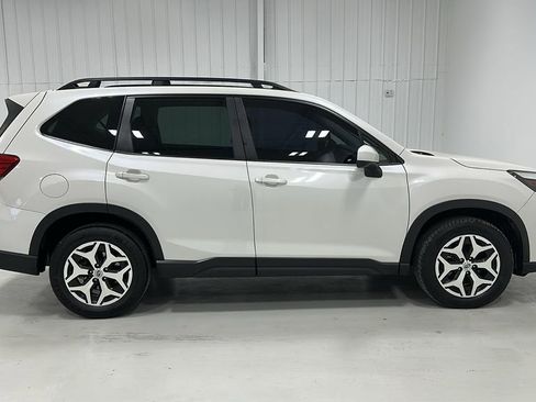 Used 2023 Subaru Forester Premium image 7