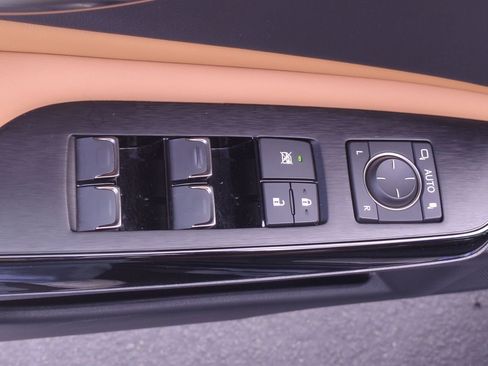 Certified 2025 Lexus ES 300h w/ Premium Package image 16