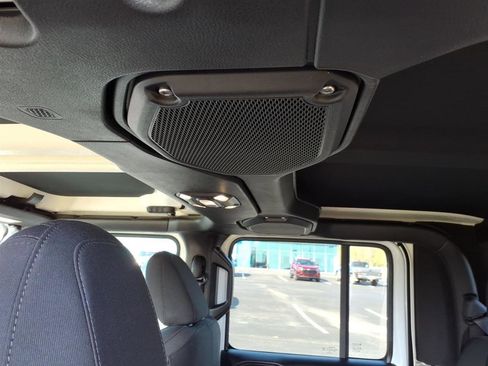 Used 2022 Jeep Gladiator Sport AWD/4WD image 9
