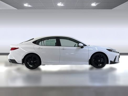 Used 2026 Toyota Camry SE w/ Convenience Package FWD image 8