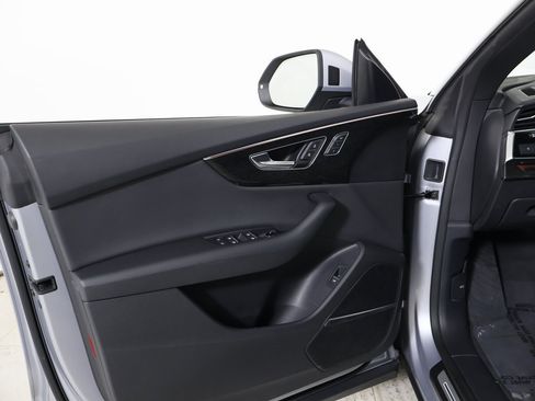 Used 2019 Audi Q8 Premium Plus image 22