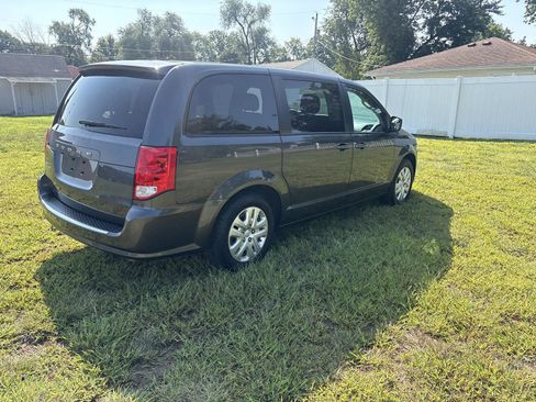 Used 2018 Dodge Grand Caravan SE FWD image 5
