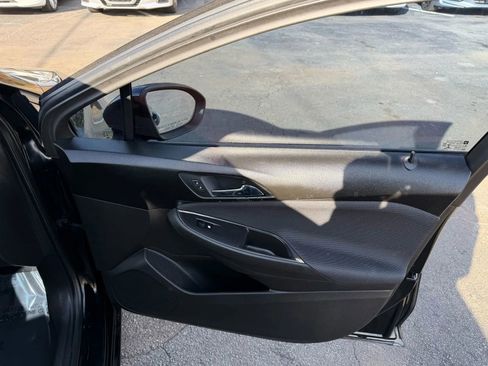 Used 2018 Chevrolet Cruze LS image 20
