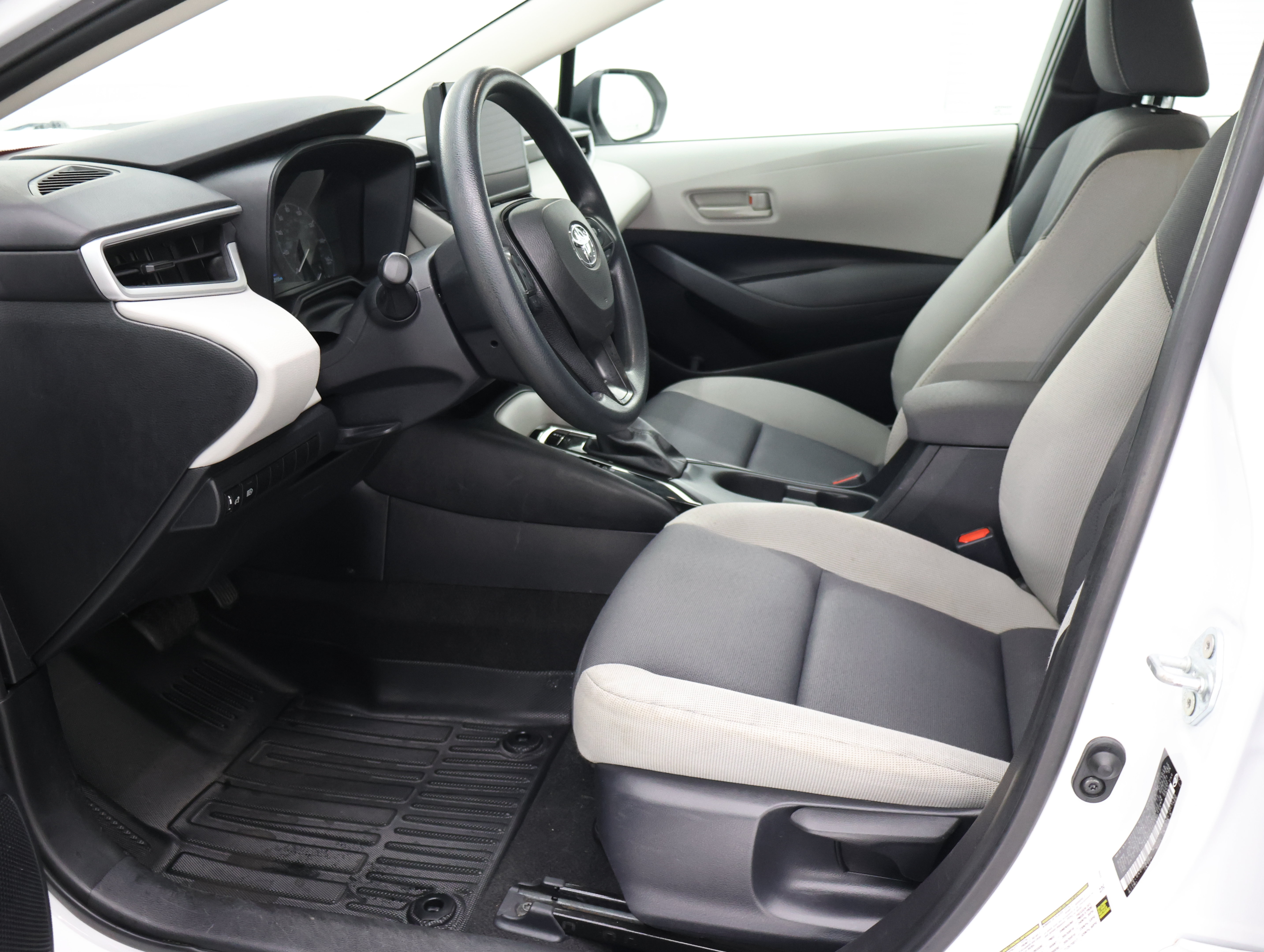 Used 2024 Toyota Corolla LE FWD image 7