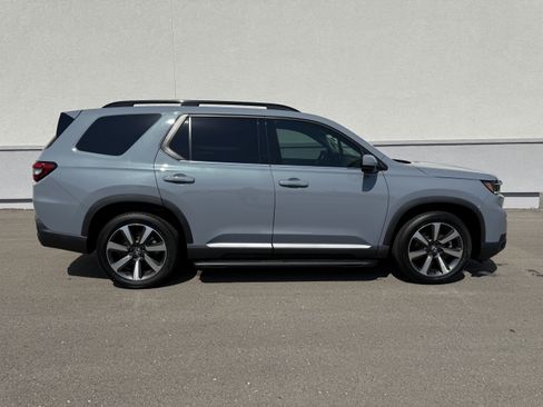 Used 2024 Honda Pilot Elite image 1