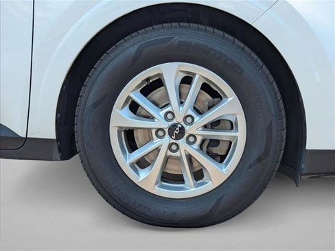 Used 2022 Kia Carnival LX FWD image 23