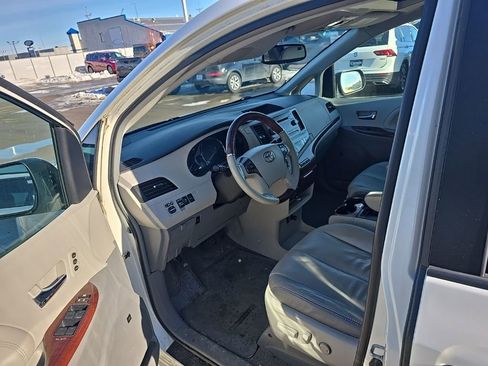 Used 2012 Toyota Sienna Limited image 5