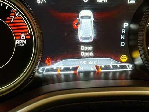 Used 2017 Jeep Cherokee Trailhawk w/ Cold Weather Group AWD/4WD image 10