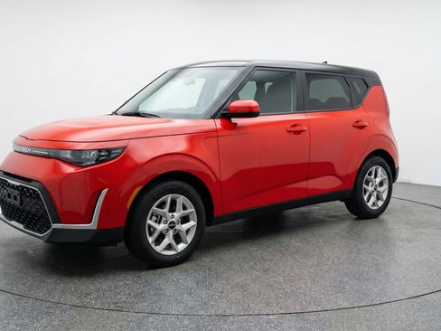 Used 2025 Kia Soul LX w/ LX Technology Package FWD image 3