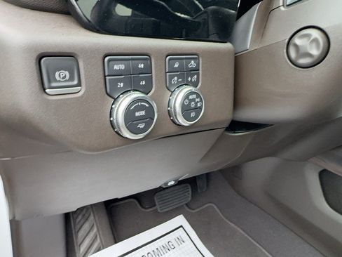 Certified 2022 GMC Sierra 1500 SLT w/ SLT Convenience Package AWD/4WD image 20