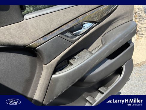 Used 2016 Cadillac Escalade Platinum AWD/4WD image 16