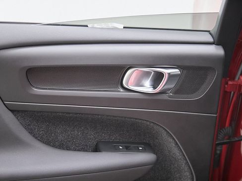 Certified 2023 Volvo C40 Recharge Core w/ Climate Package image 18