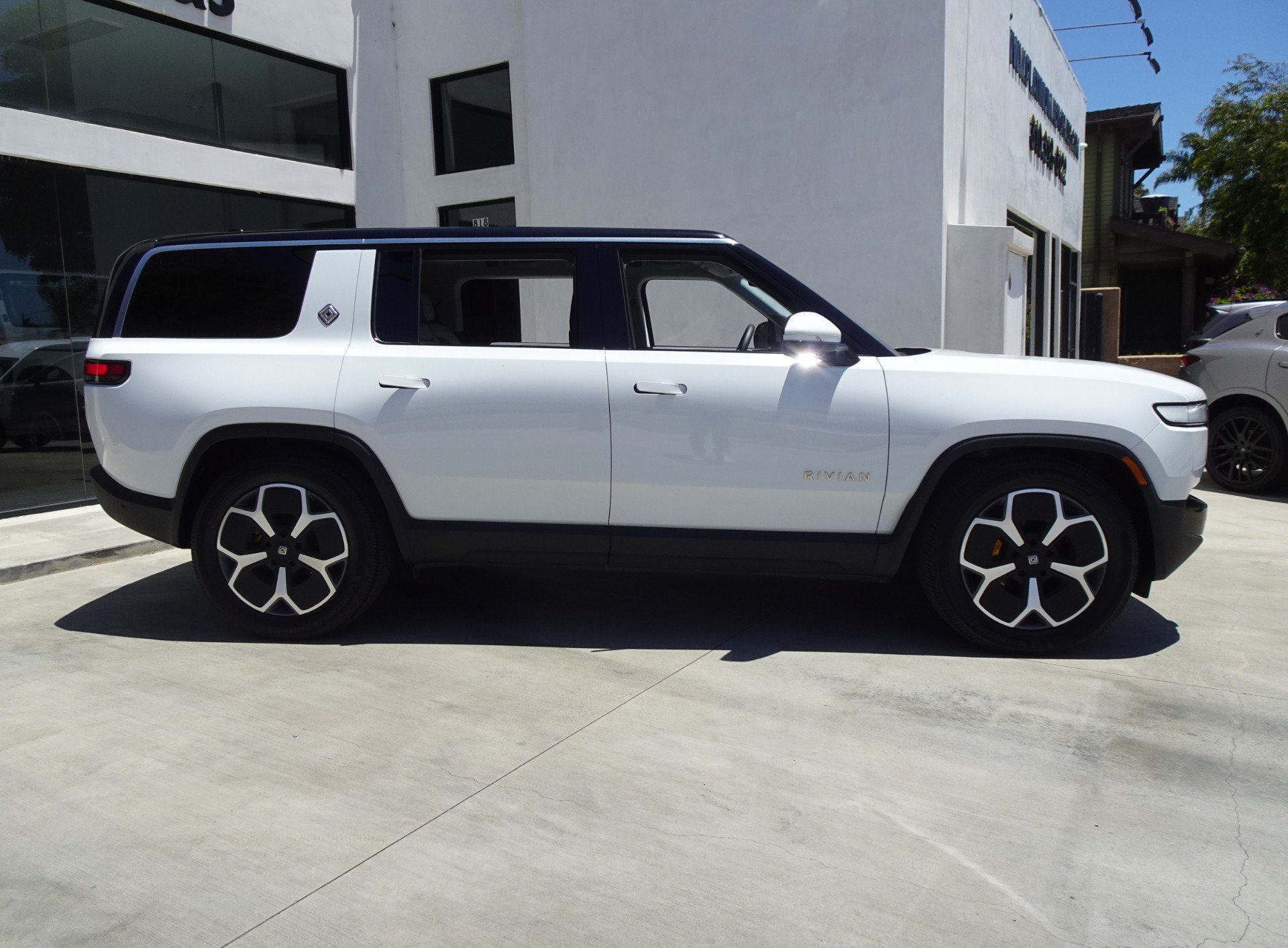 Used 2024 Rivian R1S Adventure Quad AWD/4WD image 8