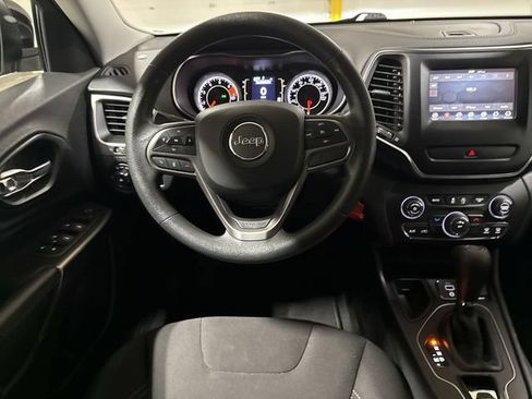 Used 2019 Jeep Cherokee Latitude w/ Popular Appearance Group FWD image 11