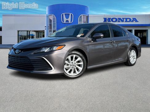 Used 2023 Toyota Camry LE image 2