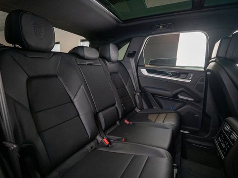 New 2025 Porsche Cayenne AWD/4WD image 19