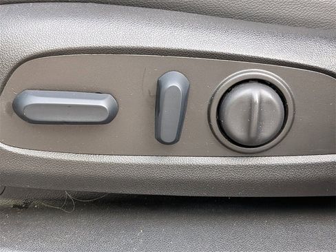 Used 2023 GMC Acadia SLT image 21