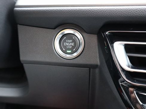 Used 2025 Chevrolet Traverse LT w/ Sun and Wheel Package image 14