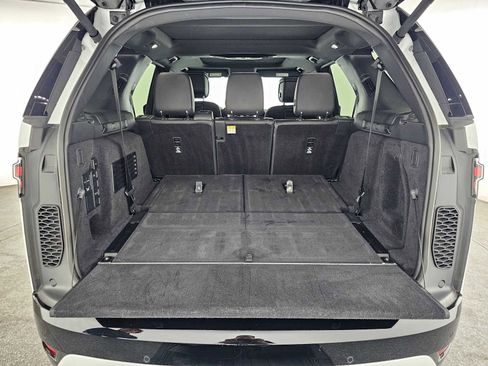 Used 2024 Land Rover Discovery Dynamic SE image 16