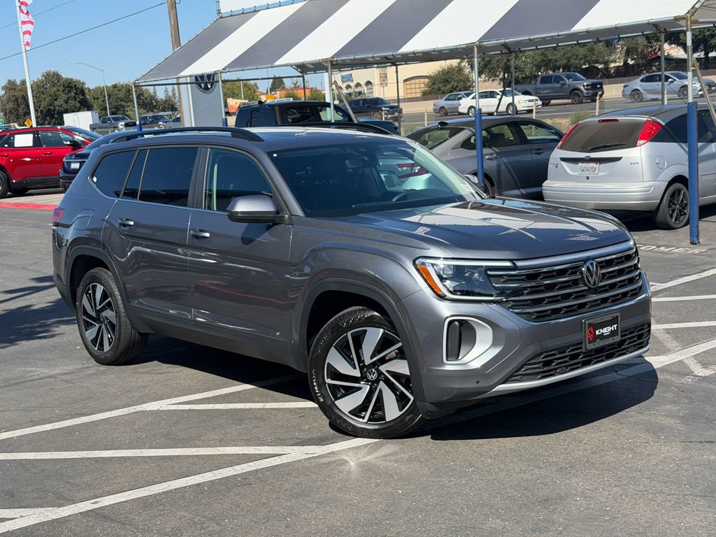 Used 2024 Volkswagen Atlas SE AWD/4WD image 3