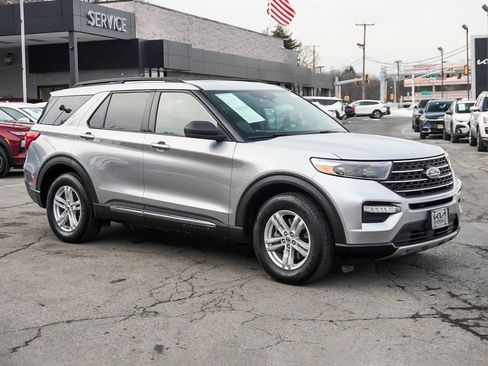 Used 2020 Ford Explorer XLT w/ Equipment Group 202A image 2