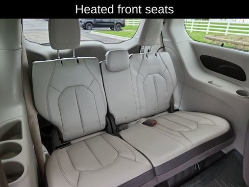 Used 2018 Chrysler Pacifica Touring-L image 29