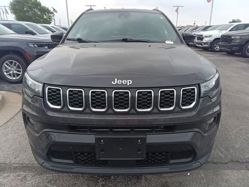 Used 2024 Jeep Compass Latitude AWD/4WD image 8
