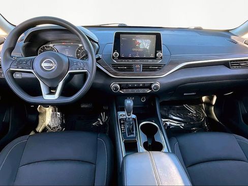 Used 2024 Nissan Altima 2.5 SV image 8