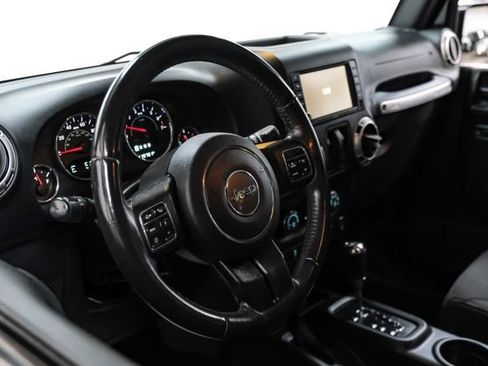 Used 2017 Jeep Wrangler Sahara w/ Connectivity Group AWD/4WD image 12