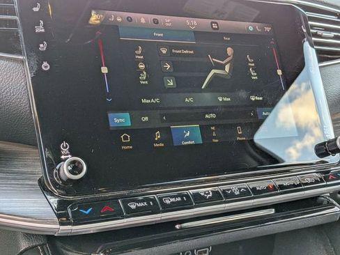 Used 2024 Jeep Wagoneer Series II w/ Flexible Seating Group image 21