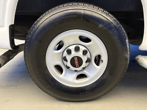 Used 2024 GMC Savana 2500 w/ Driver Convenience Package image 8