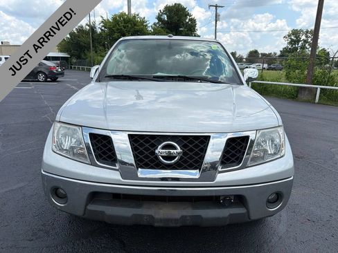 Used 2019 Nissan Frontier SL RWD image 2