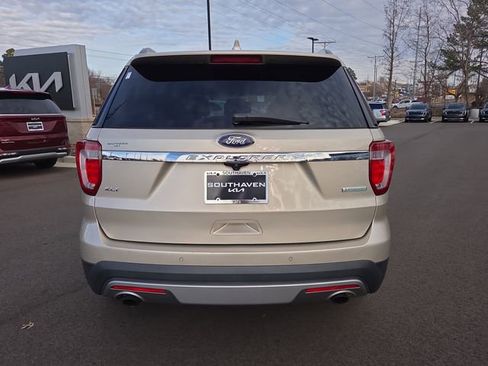 Used 2017 Ford Explorer XLT image 4