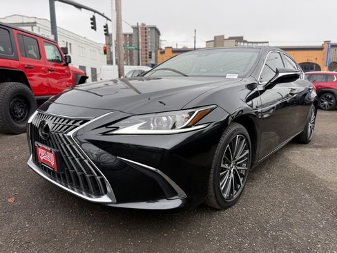 Used 2023 Lexus ES 250 w/ Premium Package image 6