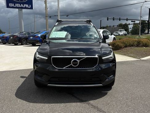 Used 2022 Volvo XC40 T4 Momentum FWD image 2