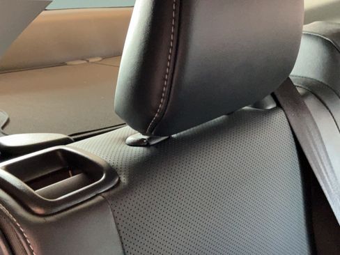 Used 2025 Toyota Prius XLE FWD image 33