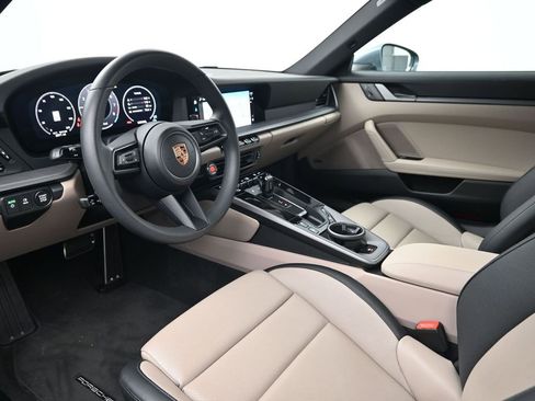 Used 2025 Porsche 911 Carrera image 4