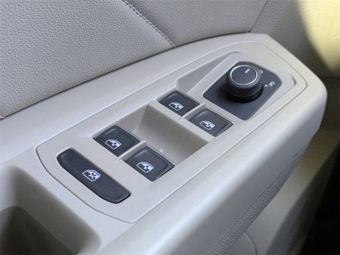 Used 2022 Volkswagen Atlas SE image 33