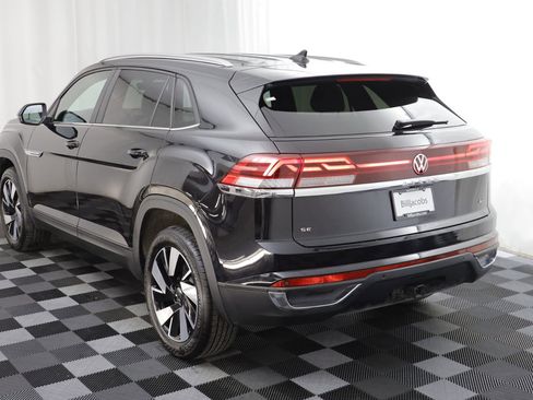 Used 2025 Volkswagen Atlas Cross Sport SE image 15