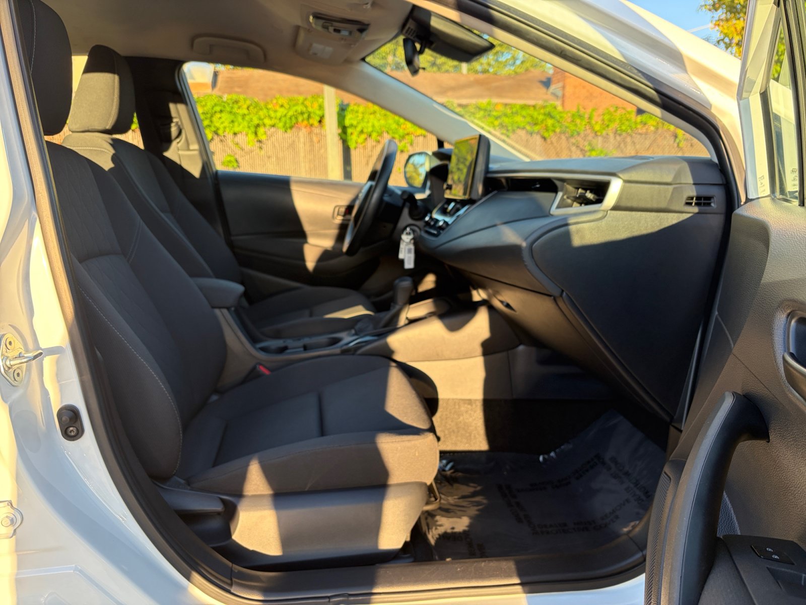 Used 2025 Toyota Corolla LE FWD image 30