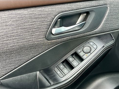 Used 2021 Nissan Rogue SV image 17