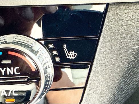 New 2026 Mitsubishi Outlander SE FWD image 17