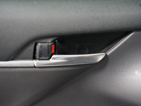 Used 2021 Toyota Camry LE image 28