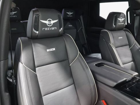 Used 2023 Cadillac Escalade Premium Luxury image 45