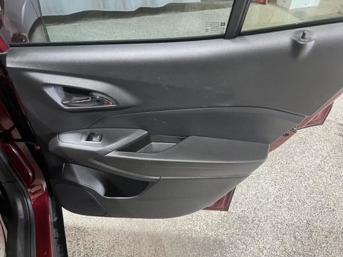 Used 2025 Chevrolet Trax LT FWD image 24