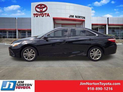 Used 2016 Toyota Camry SE FWD image 5