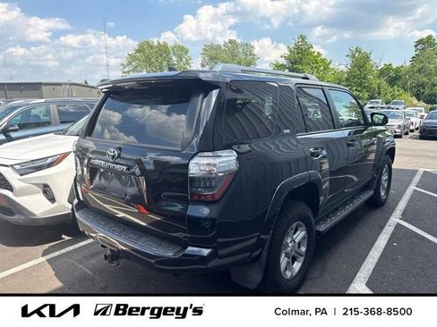 Used 2017 Toyota 4Runner SR5 AWD/4WD image 11