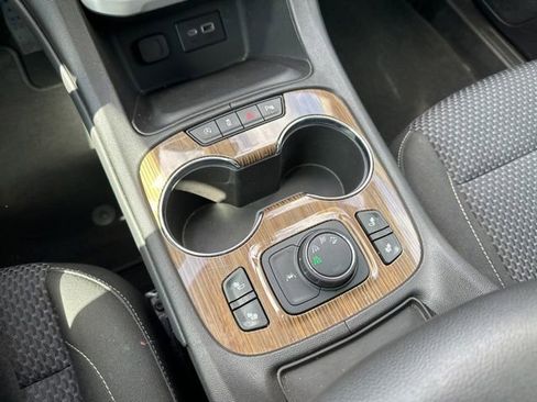 Used 2023 GMC Acadia SLE AWD/4WD image 29