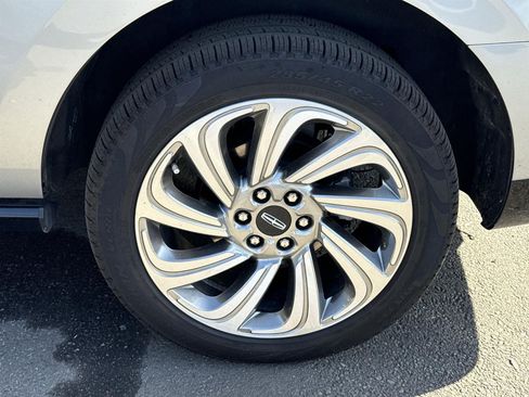 Used 2024 Lincoln Navigator Reserve AWD/4WD image 32