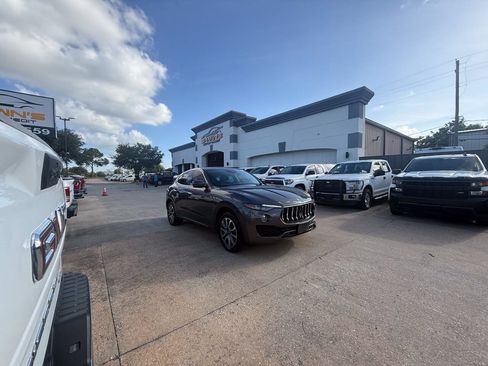 Used 2019 Maserati Levante AWD/4WD image 42